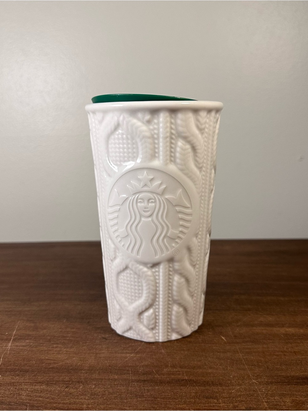 Starbucks 2016 White Cable Knit Sweater Travel Tumbler Mug 10oz with Green Lid